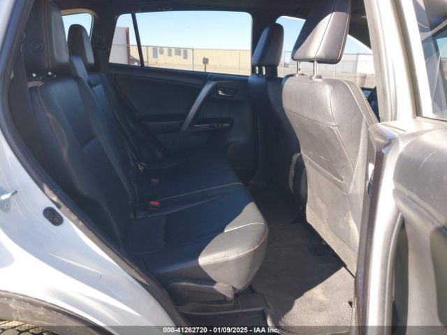 JTMNFREV0GJ090672 Toyota RAV4 SE