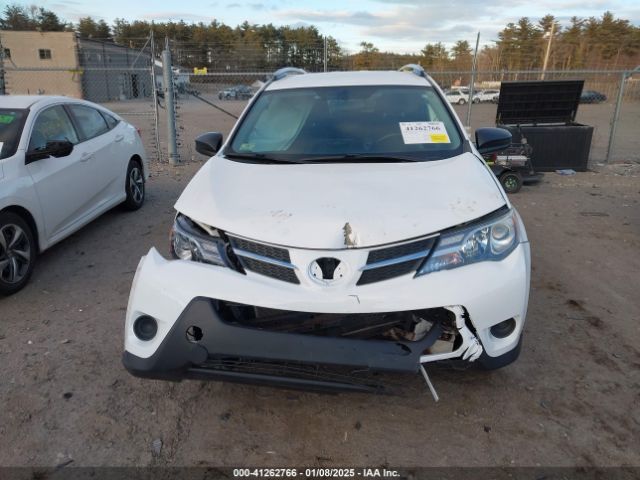 2T3BFREV4EW149272 Toyota RAV4 LE