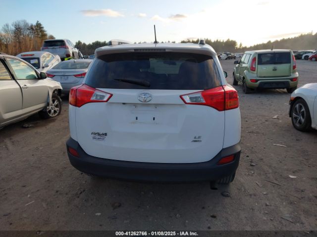 2T3BFREV4EW149272 Toyota RAV4 LE