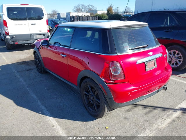 2012 MINI COOPER WMWSU3C57CT260773 Photo 2