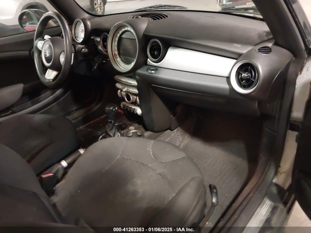 2009 MINI COOPER WMWMF33599TT68582 Photo 4