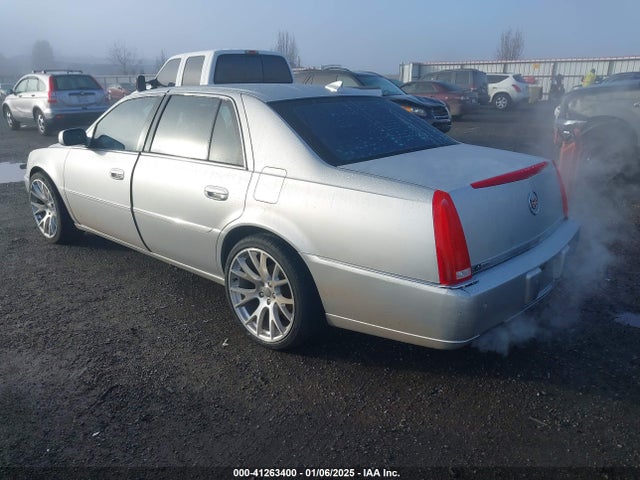 2010 CADILLAC DTS 1G6KD5EY6AU132573 Photo 2