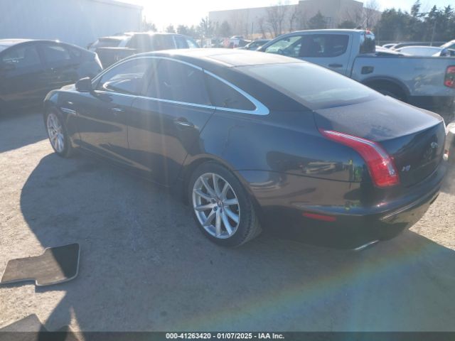 2011 JAGUAR XJ SAJWA1CB2BLV17684 Photo 2