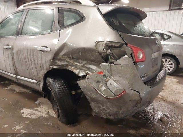 JN8AS5MV1EW718196 Nissan Rogue Select S