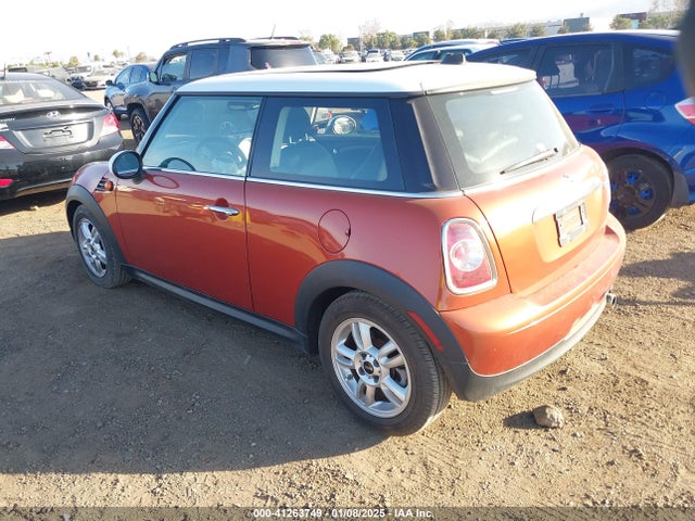 2012 MINI COOPER WMWSU3C52CT540682 Photo 2