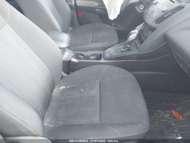 1FADP3K2XFL383438 Ford FOCUS SE
