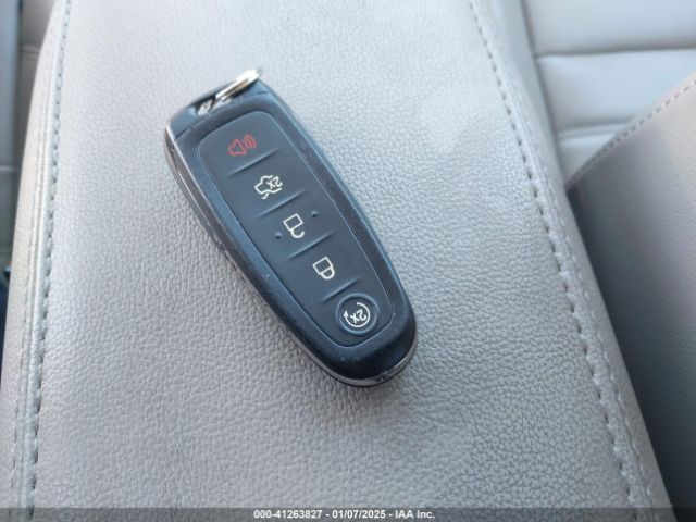 1FMCU0HD6KUC30965 Ford ESCAPE SEL