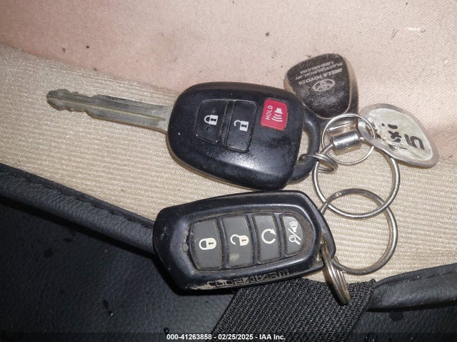 2T3BFREV1HW671197 Toyota RAV4 LE