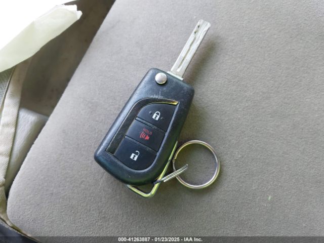 2T3H1RFV2KW037427 Toyota RAV4 LE
