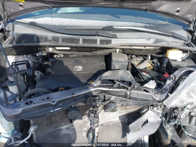 5TDYK3DC2GS731121 Toyota Sienna Xle 8 Passenger