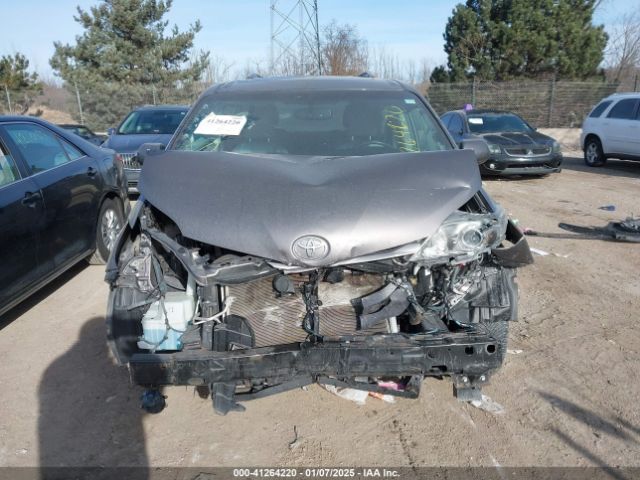 5TDYK3DC2GS731121 Toyota Sienna Xle 8 Passenger