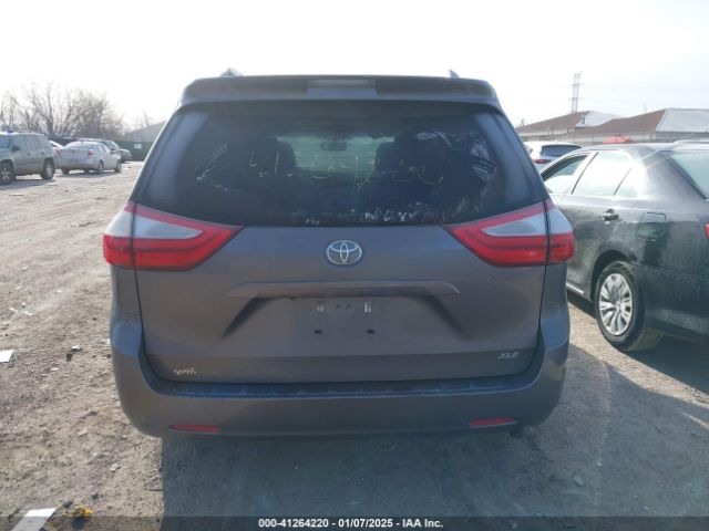 5TDYK3DC2GS731121 Toyota Sienna Xle 8 Passenger