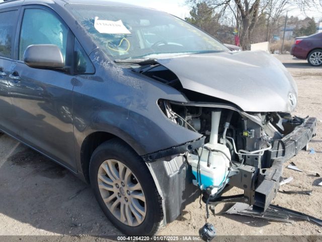 5TDYK3DC2GS731121 Toyota Sienna Xle 8 Passenger