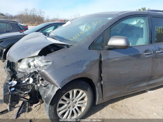 5TDYK3DC2GS731121 Toyota Sienna Xle 8 Passenger