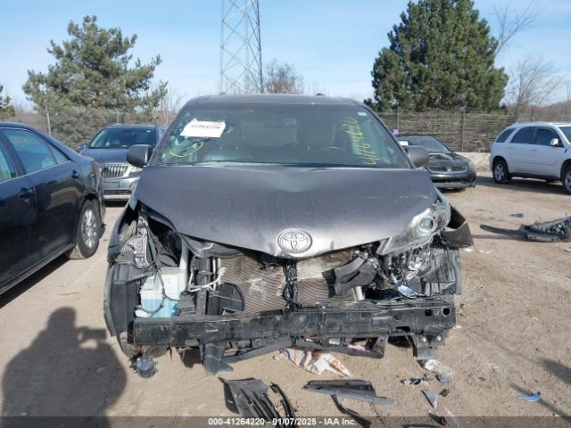 5TDYK3DC2GS731121 Toyota Sienna Xle 8 Passenger