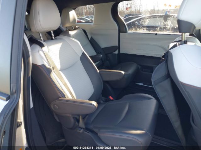 5TDXSKFC7MS027124 Toyota Sienna Xse