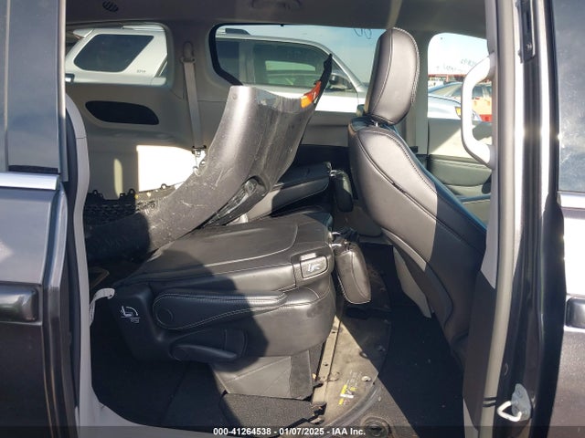 Chrysler Pacifica Touring L 2023 2C4RC1BG3PR601790 Image 8