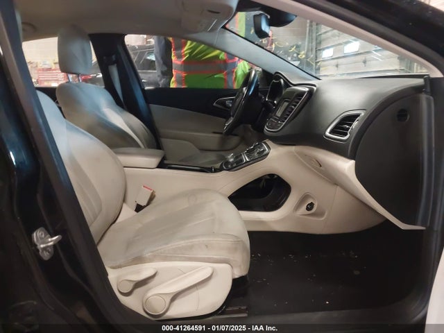 Chrysler 200 Limited 2015 1C3CCCAB5FN638069 Image 5