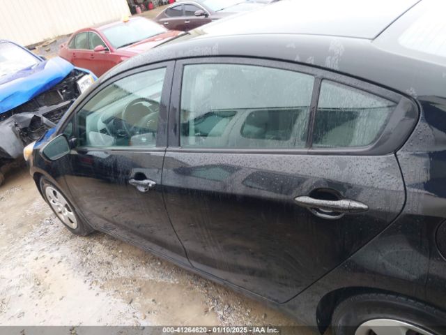 KNAFK4A64F5330201 KIA FORTE LX