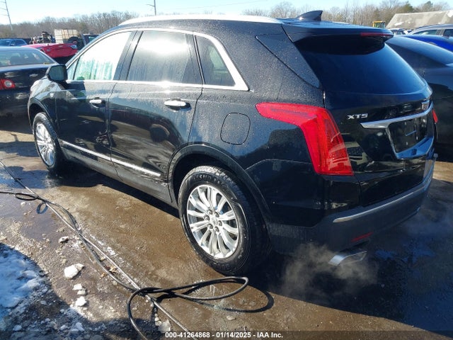 2018 CADILLAC XT5 1GYKNARS4JZ148969 Photo 2