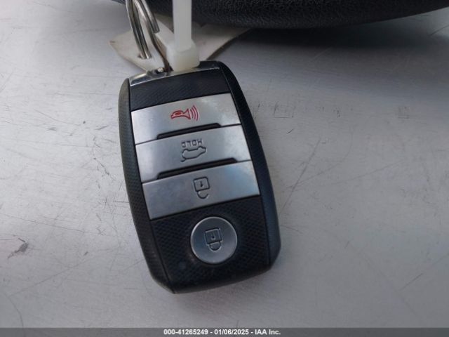 KNDCB3LC5K5301450 KIA NIRO LX