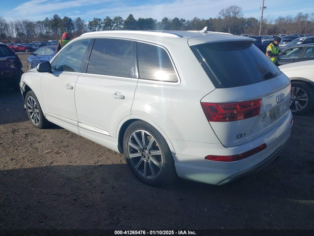 2017 AUDI Q7 WA1LAAF7XHD003300 Photo 2