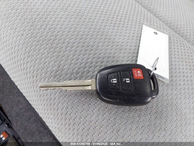 JTDKDTB33E1082605 Toyota Prius C Two