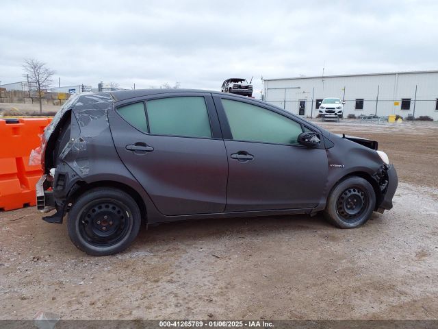 JTDKDTB33E1082605 Toyota Prius C Two