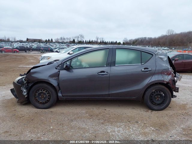 JTDKDTB33E1082605 Toyota Prius C Two