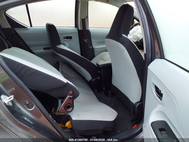 JTDKDTB33E1082605 Toyota Prius C Two