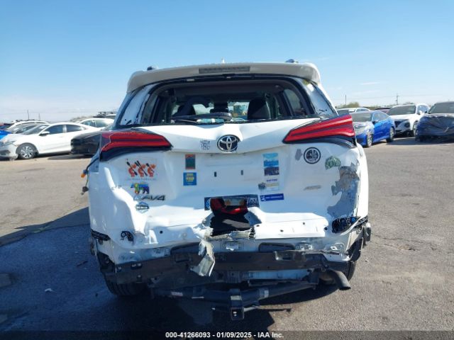 2T3RFREV5JW855403 Toyota Rav4 Adventure/xle