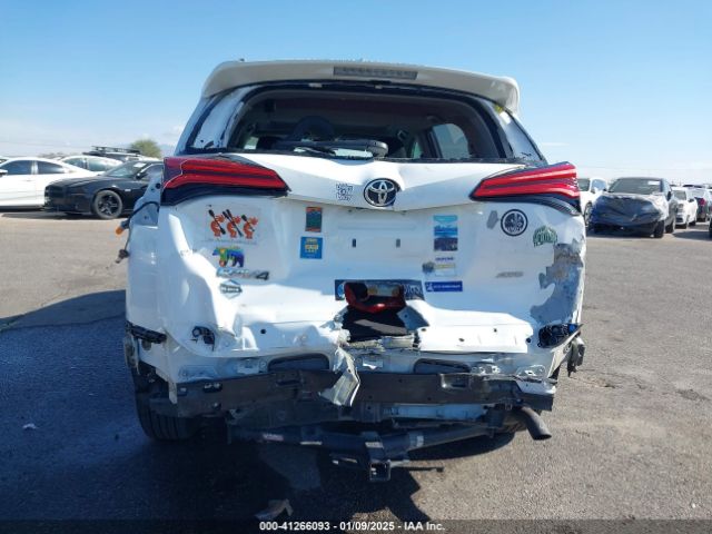 2T3RFREV5JW855403 Toyota Rav4 Adventure/xle