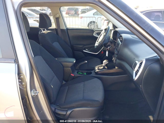 KIA SOUL LX 2022 KNDJ23AUXN7809747 Image 5