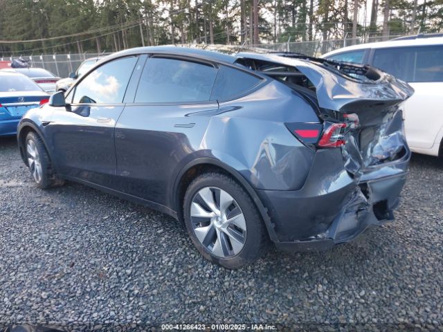 2023 TESLA MODEL Y 7SAYGDEE5PF913748 Photo 2
