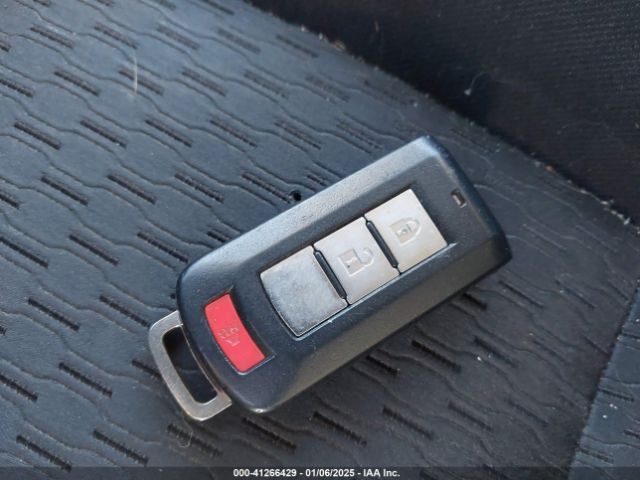 JA4AZ3A38EZ015427 Mitsubishi Outlander Se