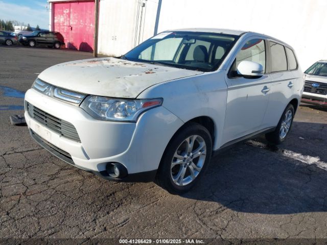 JA4AZ3A38EZ015427 Mitsubishi Outlander Se
