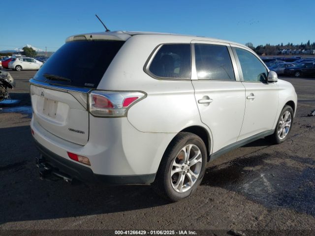 JA4AZ3A38EZ015427 Mitsubishi Outlander Se