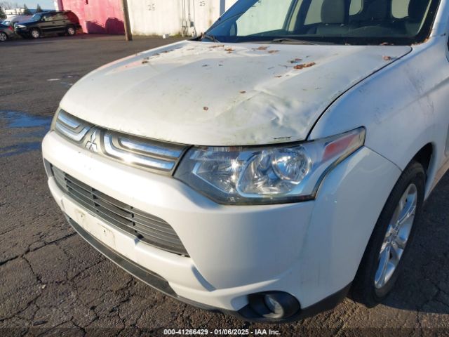 JA4AZ3A38EZ015427 Mitsubishi Outlander Se