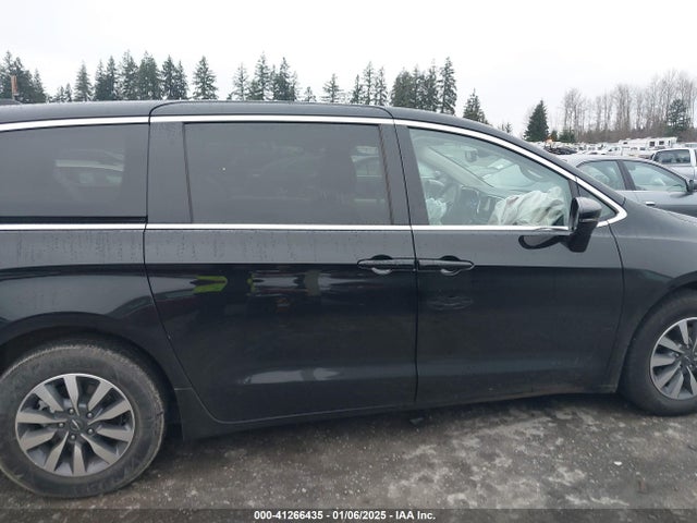 Chrysler Pacifica Hybrid Select 2024 2C4RC1S77RR156845 Image 13