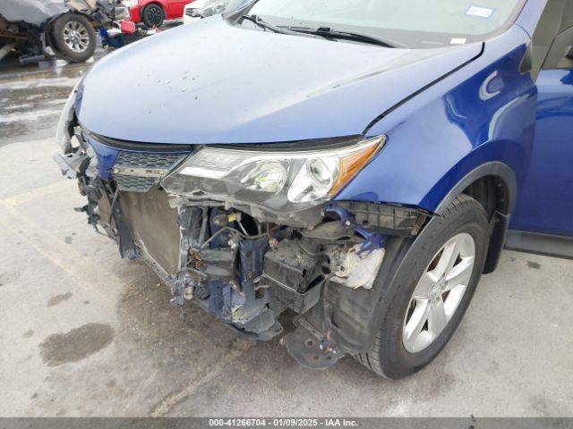 2T3WFREV9EW085425 Toyota Rav4 Xle