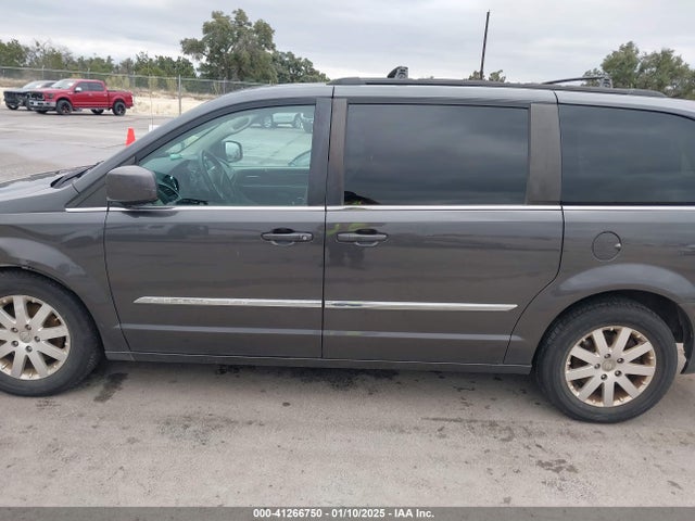 2C4RC1BG7GR240242 Chrysler Town & Country Touring