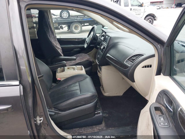2C4RC1BG7GR240242 Chrysler Town & Country Touring