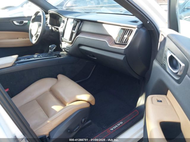 2019 VOLVO XC60 LYV102DLXKB381933 Photo 4