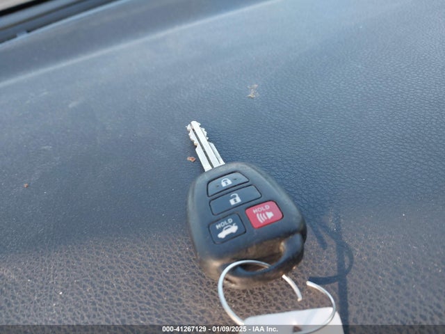 2T1BURHE3HC757073 Toyota COROLLA LE
