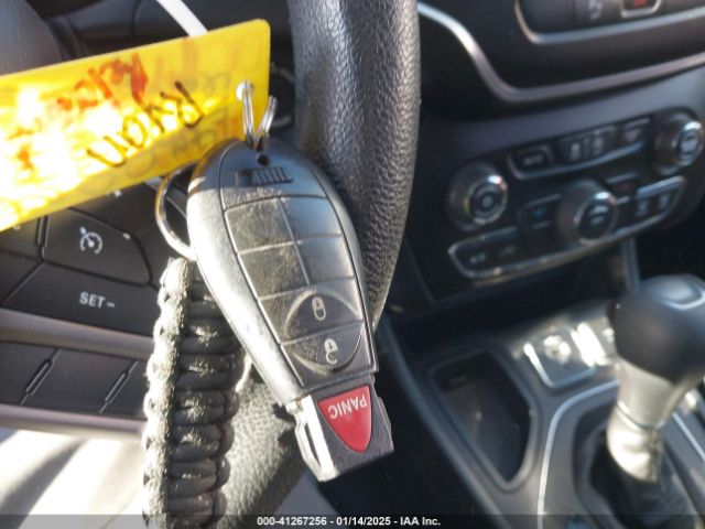 1C4PJLCB3KD370932 Jeep Cherokee Latitude Fwd