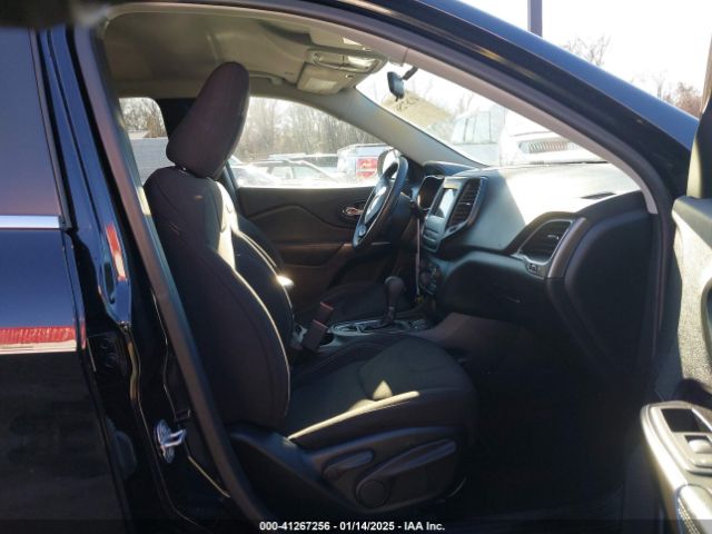1C4PJLCB3KD370932 Jeep Cherokee Latitude Fwd