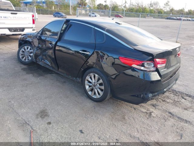 2018 KIA OPTIMA 5XXGT4L38JG256924 Photo 2