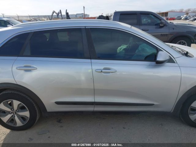 KNDCB3LC1J5123275 KIA NIRO LX