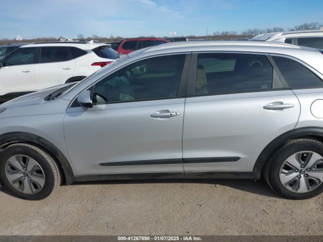 KNDCB3LC1J5123275 KIA NIRO LX