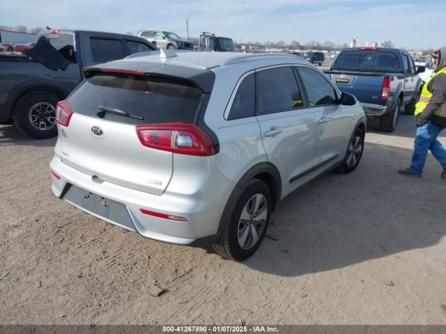 KNDCB3LC1J5123275 KIA NIRO LX